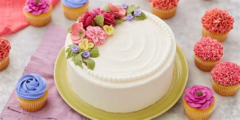 How to Make Fondant Flowers | Wilton's Baking Blog | Homemade Cake ...