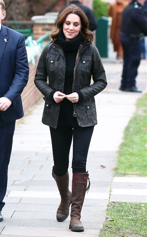 Kate Middleton Looks Maternity Chic In Skinny Jeans Kate Middleton