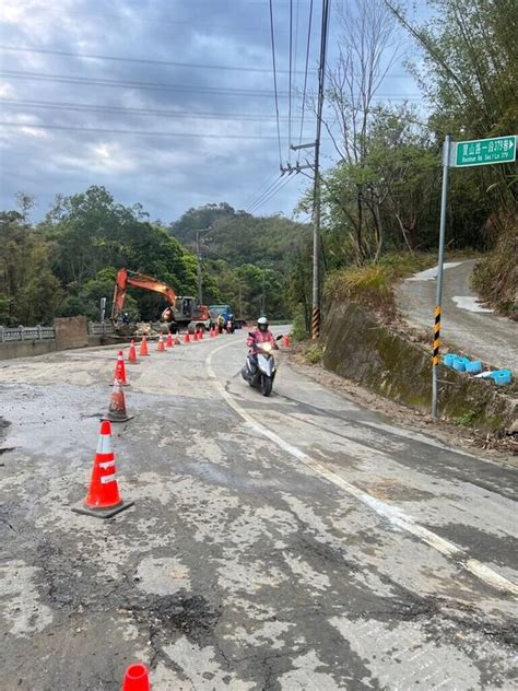 寶二水庫聯通管爆裂路面塌陷搶修 開放單線通車 生活 中央社 Cna