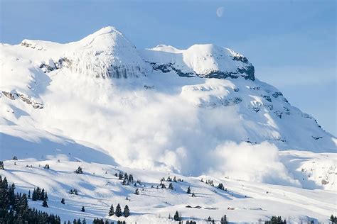 What Are The Effects Of An Avalanche? - WorldAtlas