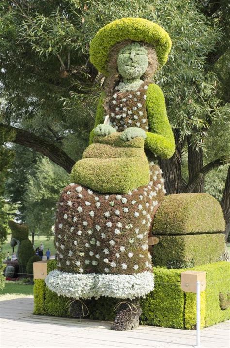 Topiary artwork Topiary Garden, Topiary Trees, Garden Art, Topiaries ...