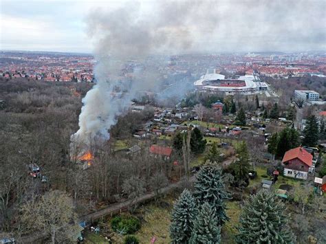 Gartenlaube bei Brand in Erfurt komplett zerstört