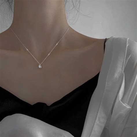 Pin By Eu Eu On Stories Fancy Jewelry Silver Necklace Simple Drop