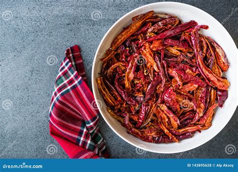 Pilha De Pimenta De Caiena Vermelha Secada Do Piment O Ou Dos Piment Es