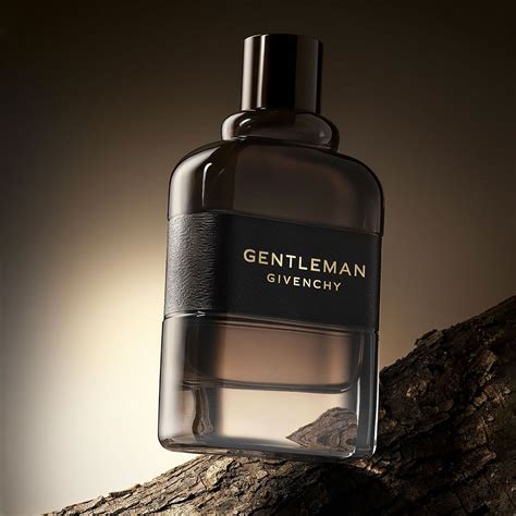 Scandaleux Balle Conscient givenchy eau de parfum boisé Honorable