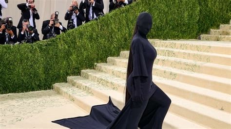 Met Gala 2021: Kim Kardashian's complete undercover Balenciaga look has ...