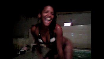 Novinha putona dançando funk XVIDEOS
