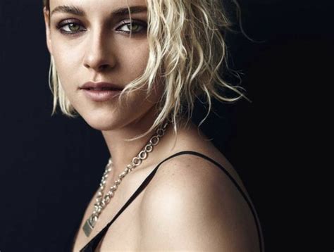 Cest L T Le Moment Pour Samuser Et Adopter Une Coupe Courte Blonde