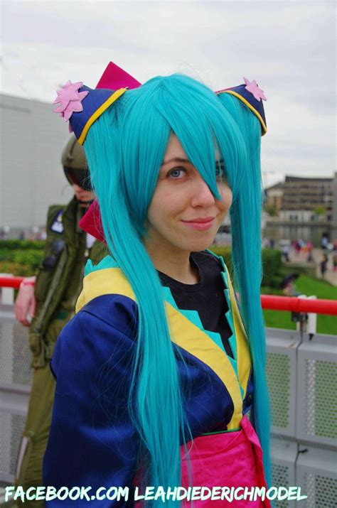 pin  leah diederich  miku hatsune cosplay miku hatsune cosplay