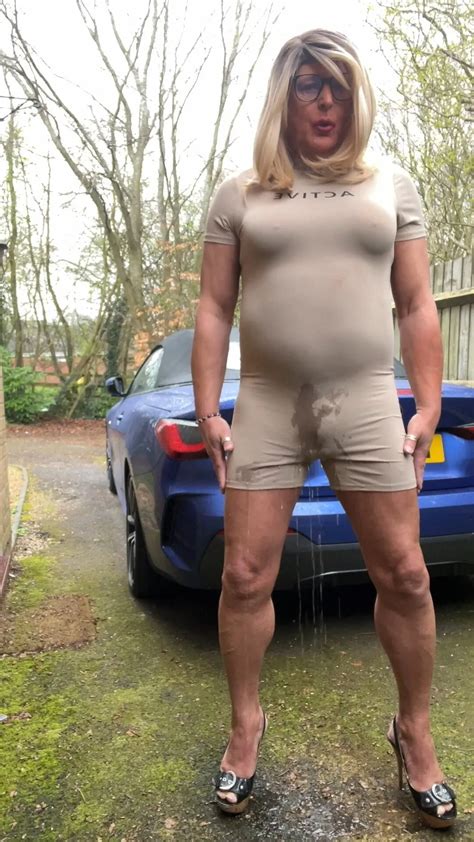 Amateur Crossdresser Kellycd Sexy Milf Pissing Outdoors Nude Pics Xhamster