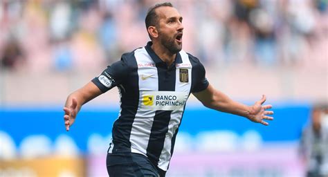 Hernán Barcos llegó a un acuerdo y renovará con Alianza Lima por todo