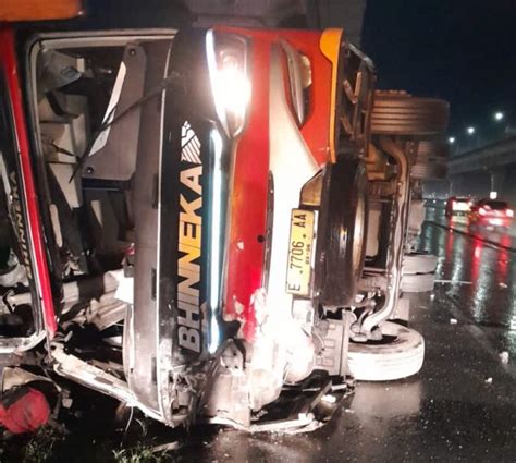 Detik Detik Kecelakaan Bus Di Tol Japek Telan Korban Jiwa Penumpang