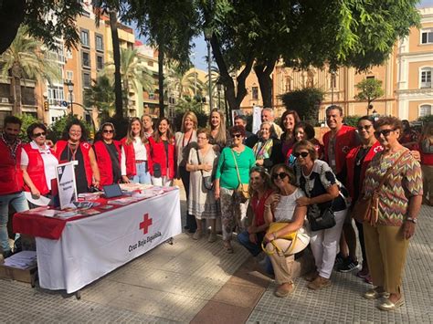 Cruz Roja Muestra Su Labor En La Calle En El D A De La Banderita