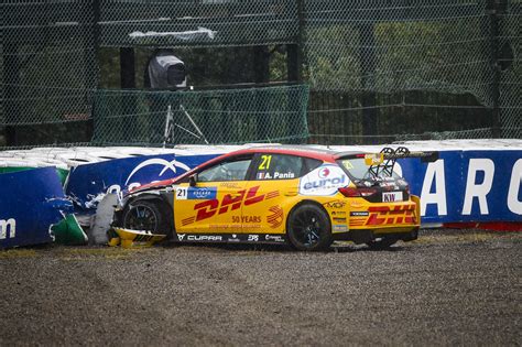 Wtcr Es S Nyit Ny Szuzuk Ban Top En K V L A Magyarok Braking