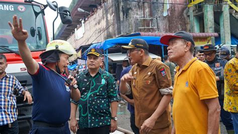 Bagi Pedagang Korban Kebakaran Di Pasar Raya Padang Blok A Wali Kota