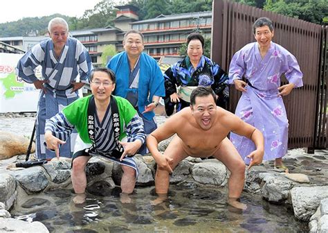 Naked And Afraid Not Comedian Now Has Bath Routine The Asahi