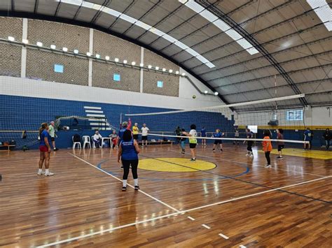 Equipes De Voleibol Adaptado De Bragan A Paulista Se Preparam Para A