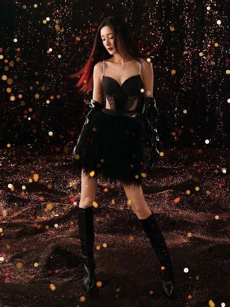 D Ng M Ch G Y Tranh C I Khi M C Bikini Tu I