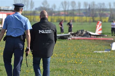 Flugshow in Thüringen Pilot stirbt bei Absturz DER SPIEGEL