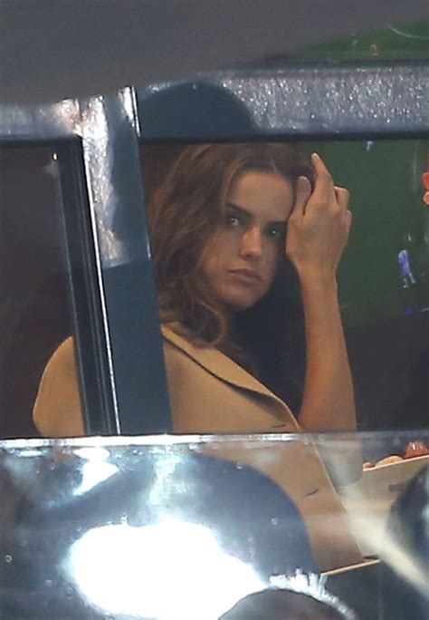 Photo Izabel Goulart dans les tribunes du Parc des Princes à Paris