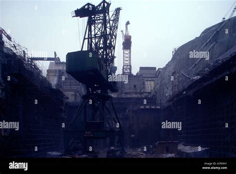 China Dam Construction Workers High Resolution Stock Photography and ...