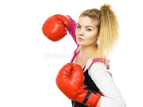 Guantes De Boxeo De La Mujer Que Desgastan Imagen De Archivo Imagen