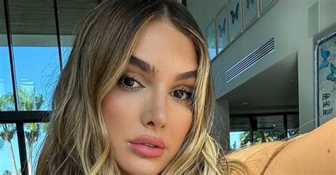 Me bikini minimaliste Lyna Perez dhuron poza të nxehta Lifestyle