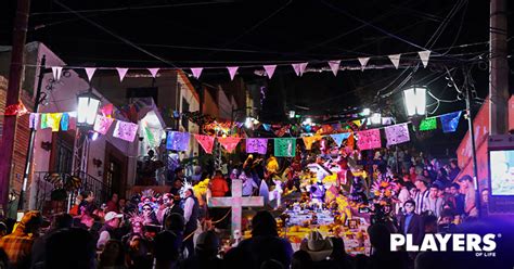 As Luce El Altar De Muertos Monumental De Santa Anita