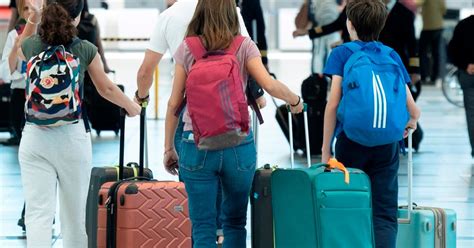 Congreso Aprueba Que Menores De Edad Viajen Al Extranjero Con