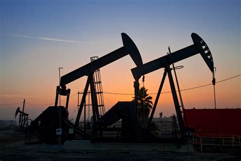 In historic vote, Los Angeles will phase out oil drilling | Grist