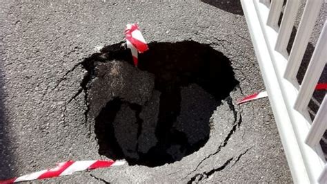 A Monza si è aperta ancora una voragine in strada