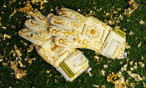 Are the Pivot Gold Negative Cut Goalkeeper Gloves Worth the Investment