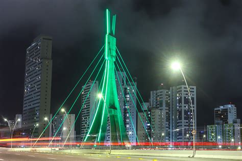 Dezembro Verde Seda Ilumina Ponte Estaiada Do Pina E Gerald O Em