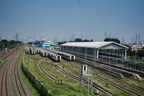 Perawatan Lokomotif Di Depo Kereta Api Cipinang Lontar Id