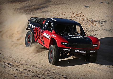 Traxxas Unlimited Desert Racer Is a Tiny Working Trophy Truck