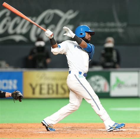 【日本ハム】アルカンタラが左右両打席本塁打「びっくりだけど、うれしい」19年杉谷以来 プロ野球写真ニュース 日刊スポーツ