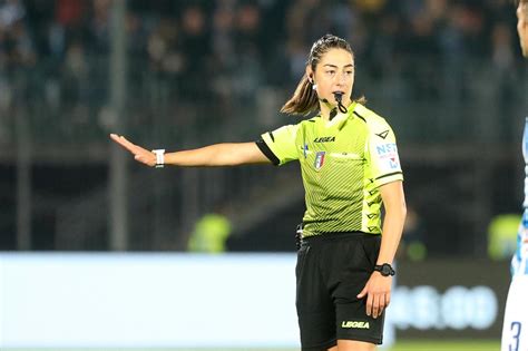 Chi Maria Sole Ferrieri Caputi Prima Arbitro Donna In Serie A