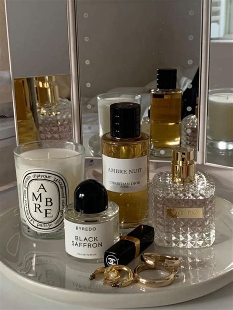 perfume | Toelette, Idee per interni, Collezioni di profumi