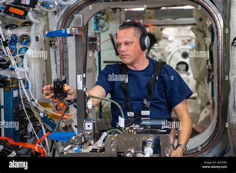 Iss De Julio De El Astronauta De La Nasa Y El Ingeniero De