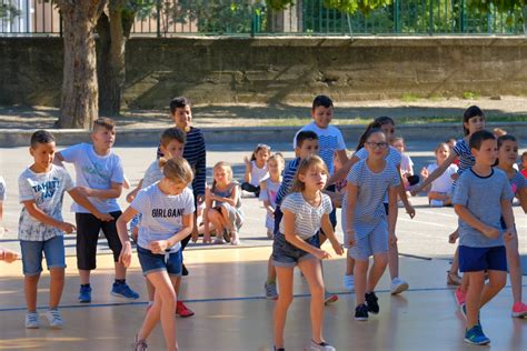 Bollène Les enfants de lécole élémentaire Curie font le show