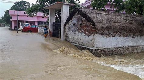 Bihar Floods Six Districts Under Water Over A Lakh Displaced Ndrf