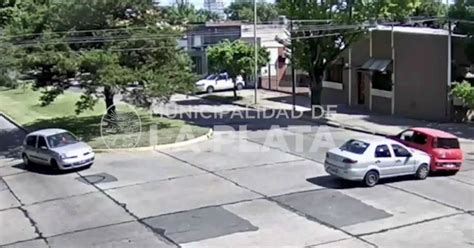 Video Dos Autos Chocaron En Plena Avenida Y Todo Qued Filmado