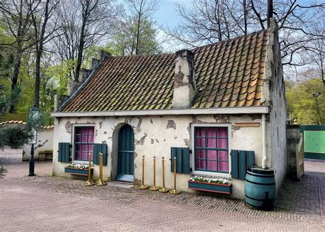 Efteling Eert Grondlegger Anton Pieck Met Vernieuwd Plein Parkplanet