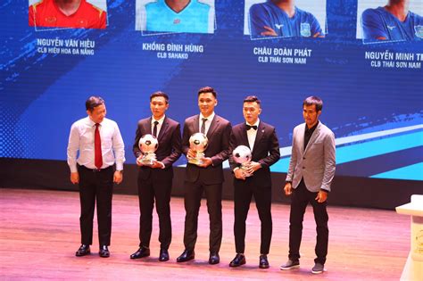 Vietnam announces winners of 2021 Golden Ball awards | Tuoi Tre News