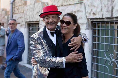 Fiorello Chi La Moglie Susanna Il Matrimonio E Le Figlie La Vita