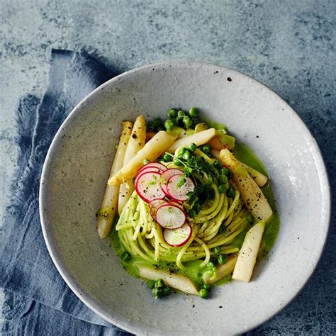 Spaghetti Mit Spargel Und Brokkolisauce Rezept Essen Und Trinken