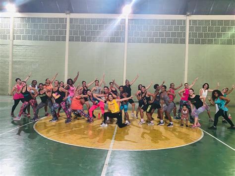 Atração internacional visita Projeto Zumba para Todos em Itatiaia