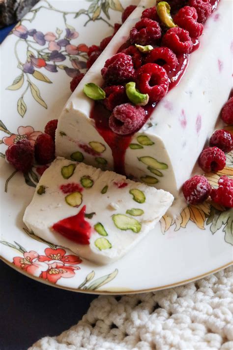 Nougat Glacé Aux Pistaches Et Framboises