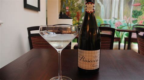 The Best Cheap Supermarket Prosecco According To A Wine Expert