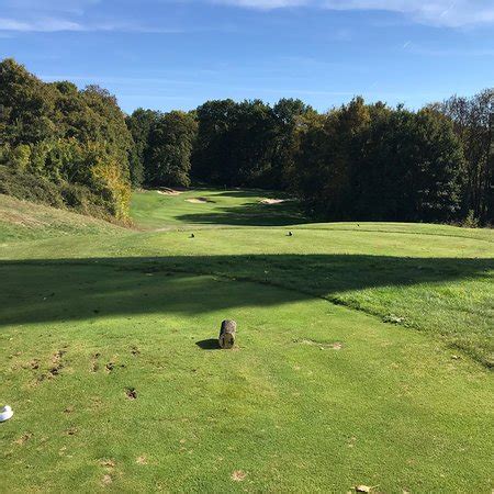 Golf Du Chateau De La Chouette Gaillon Sur Montcient Ce Qu Il